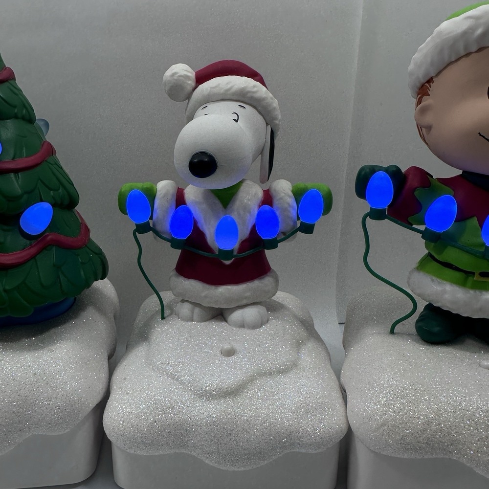 Set 5 Peanuts 2015 LightUp Christmas Snoopy Light Show & Music Wireless Tested - Picture 7 of 17